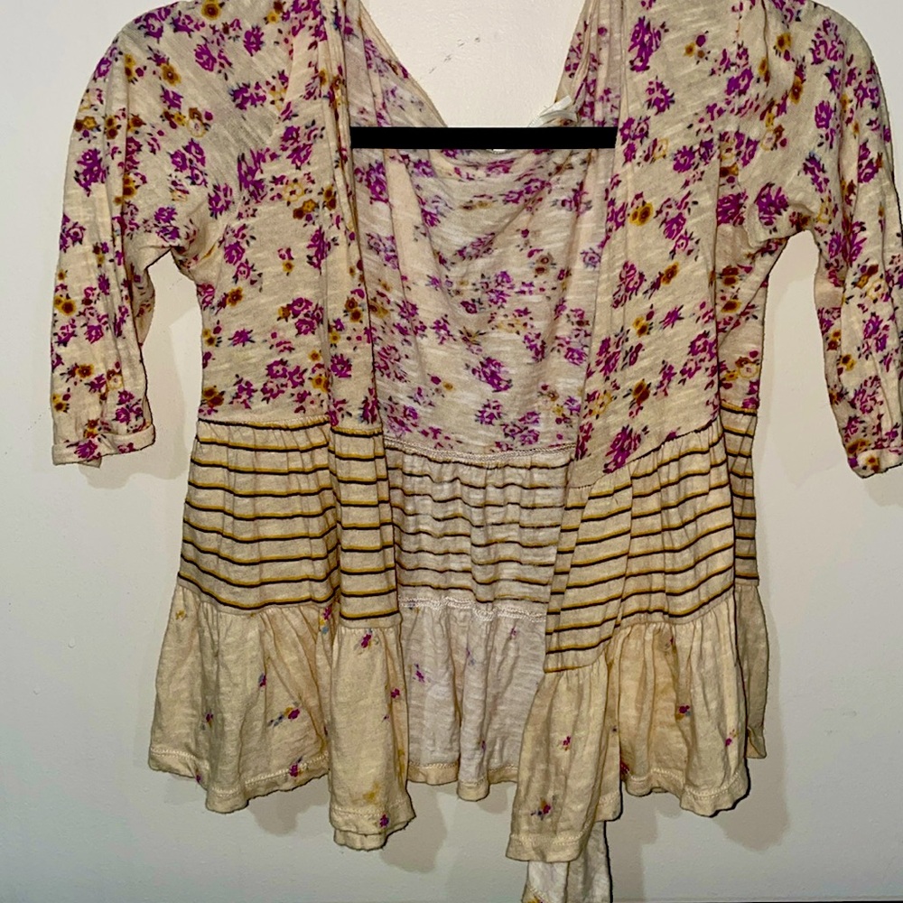 Kimchi Blue women’s blouse size small, flower prints.